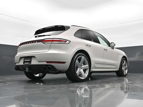 Certified 2020 Porsche Macan Turbo AWD/4WD image 40