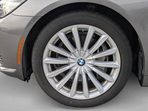 Used 2018 BMW 740i image 9