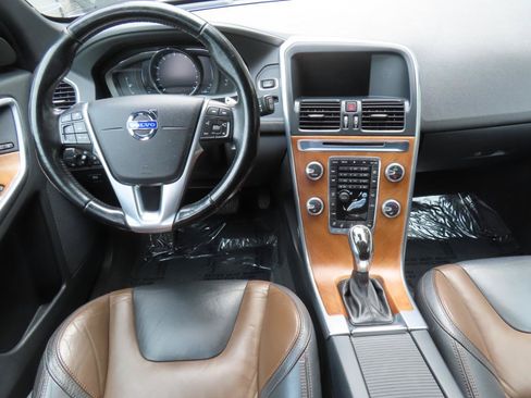 Used 2015 Volvo XC60 T6 AWD/4WD image 16