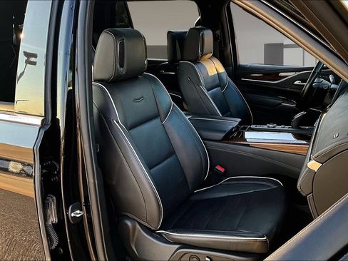 Used 2023 Cadillac Escalade Premium Luxury RWD image 7