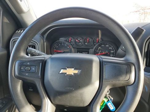 Used 2020 Chevrolet Silverado 1500 Custom w/ Custom Value Package image 11