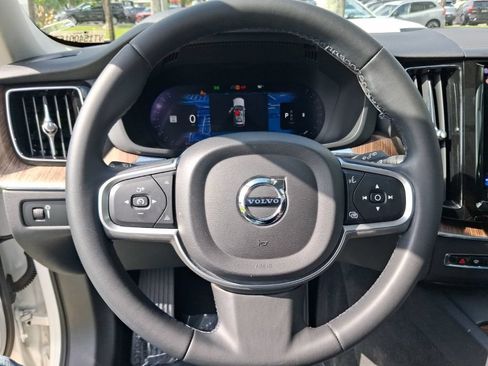 Used 2022 Volvo XC60 B5 Momentum w/ Protection Package Premier FWD image 17