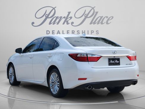 Used 2015 Lexus ES 350 w/ Luxury Package FWD image 3