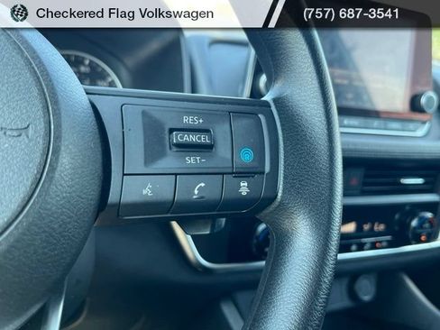 Used 2024 Nissan Rogue SV FWD image 38