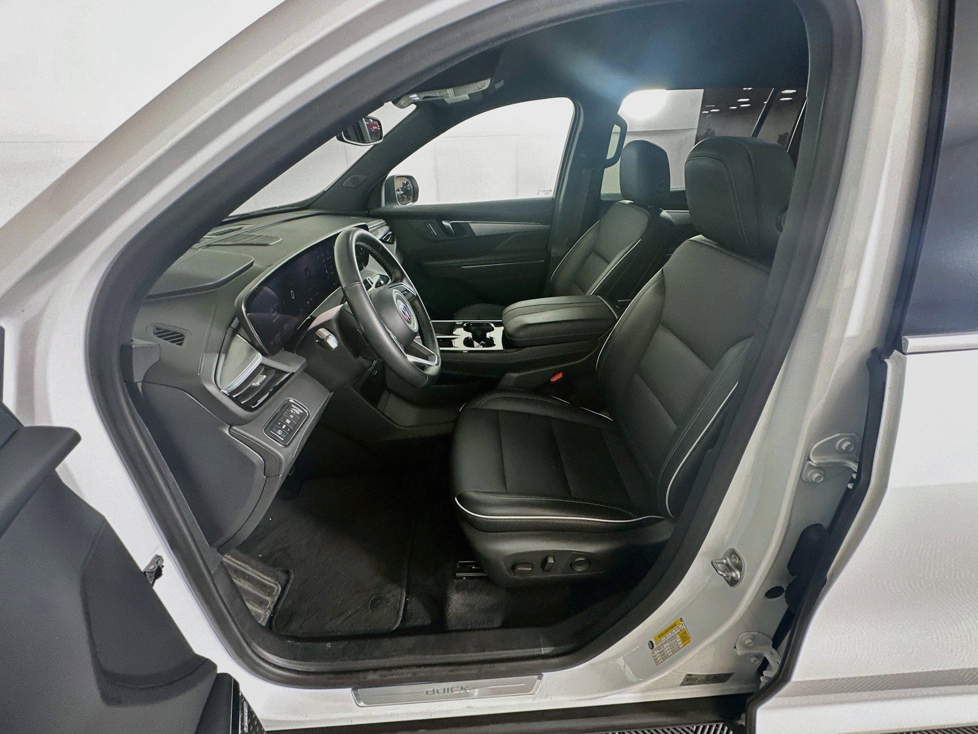 Used 2025 Buick Enclave Preferred FWD image 13
