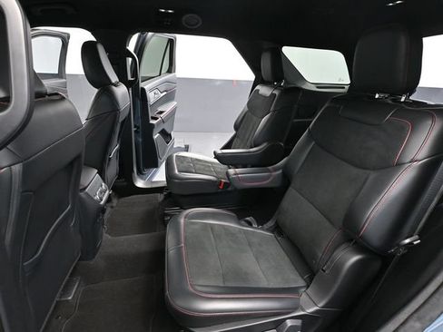 Used 2025 Ford Explorer ST AWD/4WD image 38
