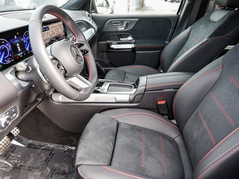 Used 2024 Mercedes-Benz EQB 300 4MATIC image 19