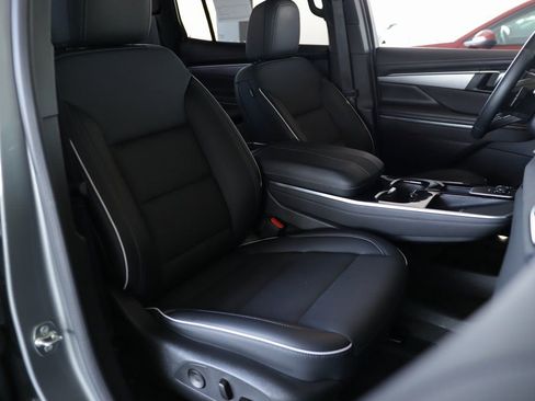 Used 2025 Buick Enclave Preferred image 31