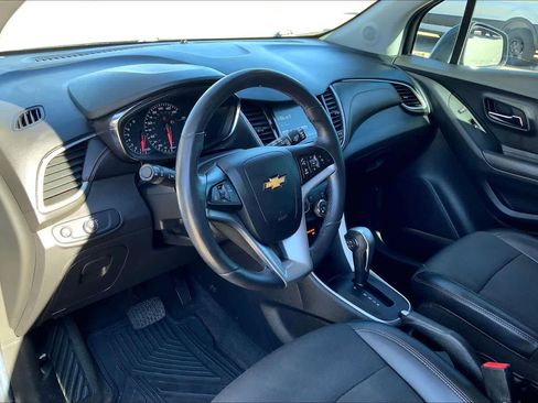 Used 2017 Chevrolet Trax LT w/ LT Convenience Package image 18