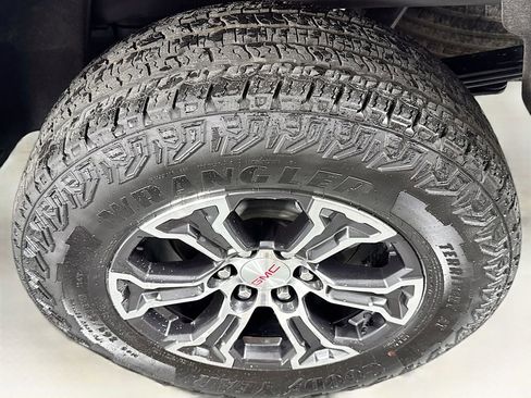 Used 2023 GMC Canyon AT4 image 31