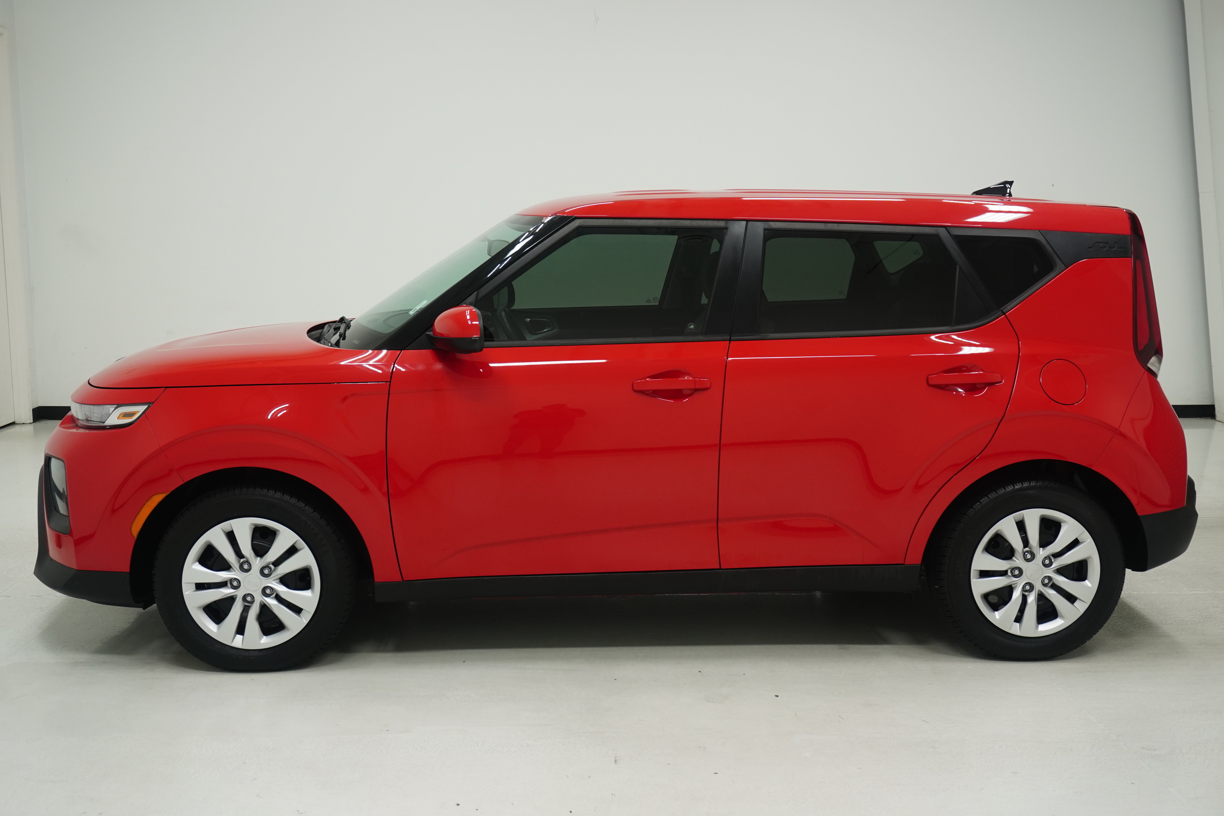 Used 2020 Kia Soul LX FWD image 7