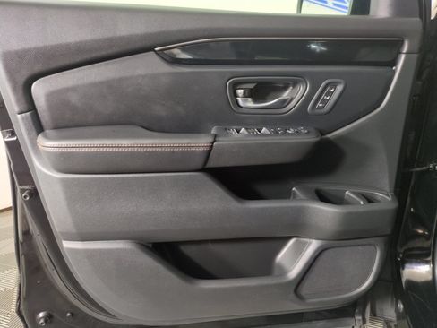 Certified 2025 Honda Pilot TrailSport image 14
