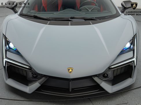 Used 2024 Lamborghini Revuelto image 11