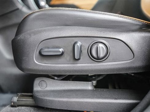 Used 2018 Chevrolet Equinox Premier image 21