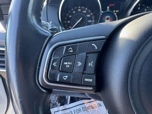 Used 2020 Jaguar F-PACE Premium image 29