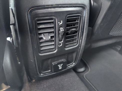 Used 2018 Jeep Grand Cherokee Altitude image 17