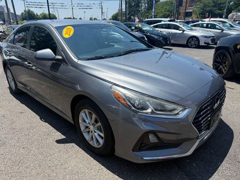 Used 2018 Hyundai Sonata SE FWD image 3