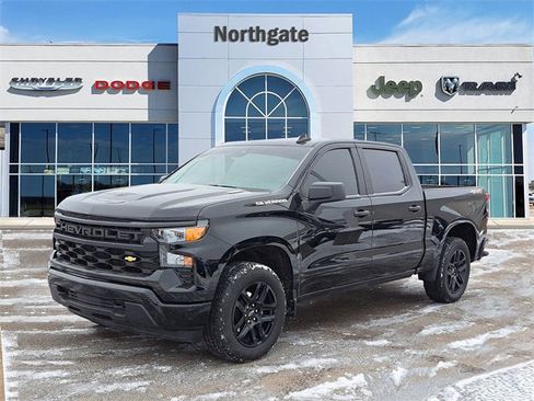 Used 2025 Chevrolet Silverado 1500 Custom image 2
