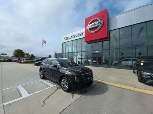 Used 2024 Cadillac XT4 Premium Luxury image 2