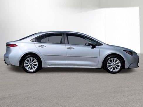 Used 2024 Toyota Corolla LE w/ LE Convenience Package image 5