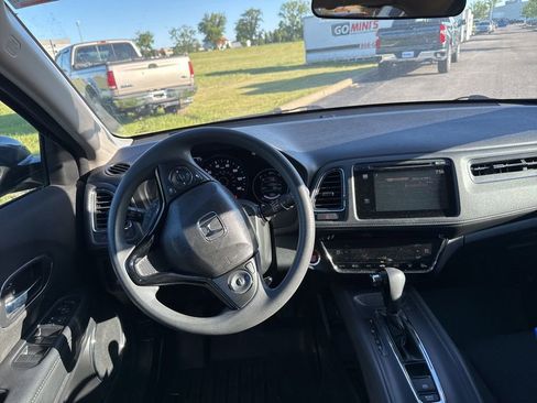 Used 2018 Honda HR-V EX image 19