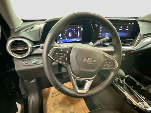 Used 2024 Chevrolet Trax ACTIV image 11