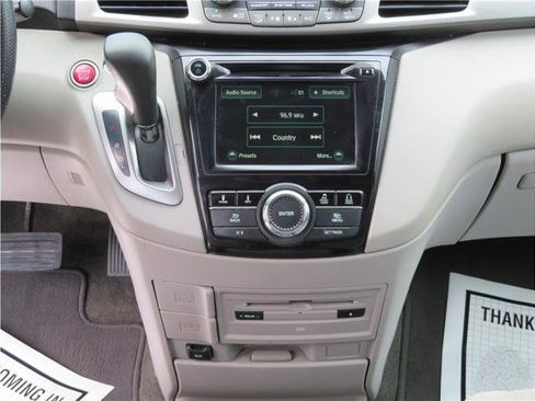 Used 2016 Honda Odyssey SE image 9