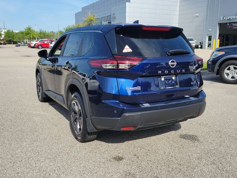 Certified 2024 Nissan Rogue SV FWD image 8