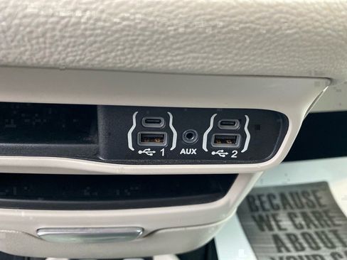 Used 2021 Chrysler Pacifica Touring w/ Cold Weather Group image 12