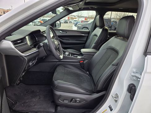 New 2026 Jeep Grand Cherokee L 4WD image 12