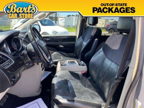 Used 2015 Chrysler Town & Country Limited Platinum FWD image 23