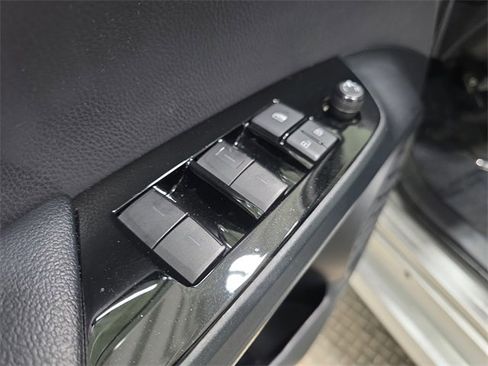 Used 2020 Toyota Prius LE image 26