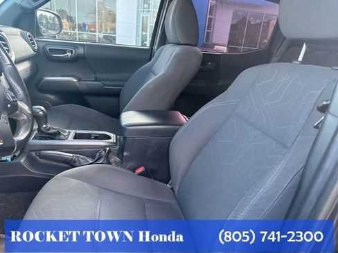 Used 2018 Toyota Tacoma TRD Off-Road image 17