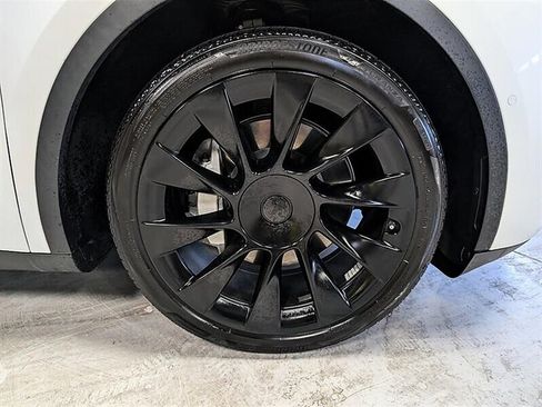Used 2021 Tesla Model Y Long Range AWD/4WD image 12