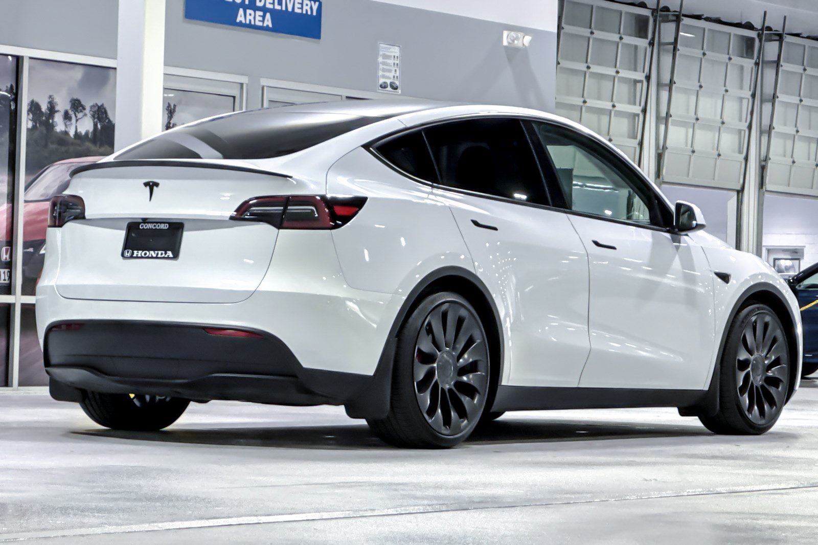 Used 2023 Tesla Model Y Performance AWD/4WD image 9