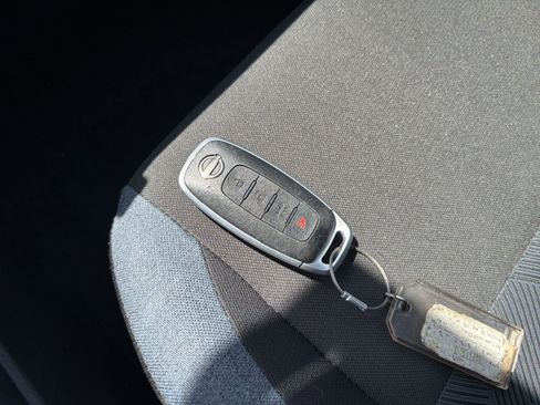Used 2025 Nissan Versa SV FWD image 21
