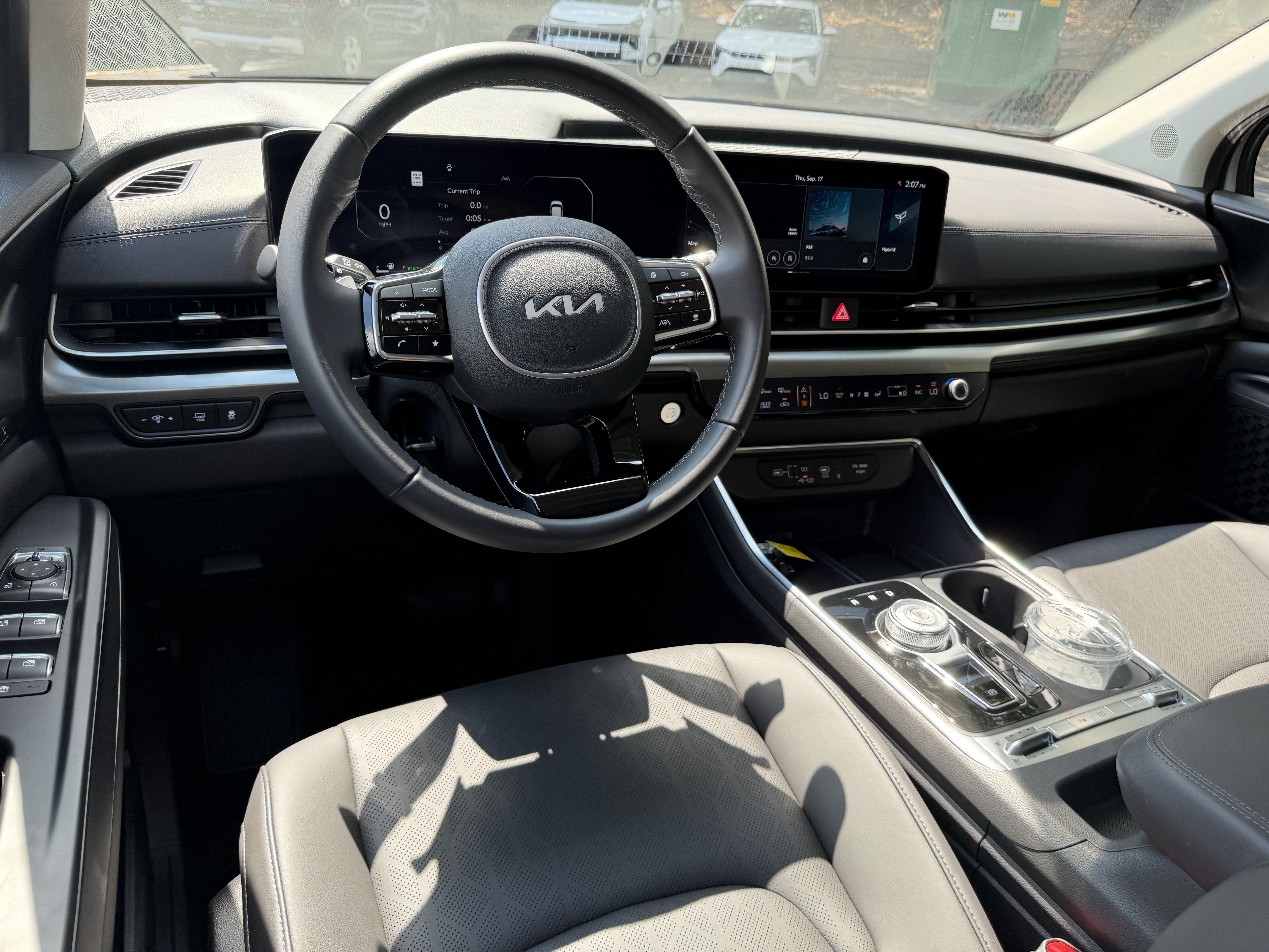 Certified 2026 Kia Carnival SX FWD image 20