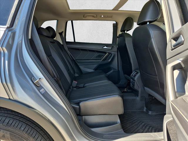 Used 2022 Volkswagen Tiguan SE w/ Panoramic Sunroof Package AWD/4WD image 18