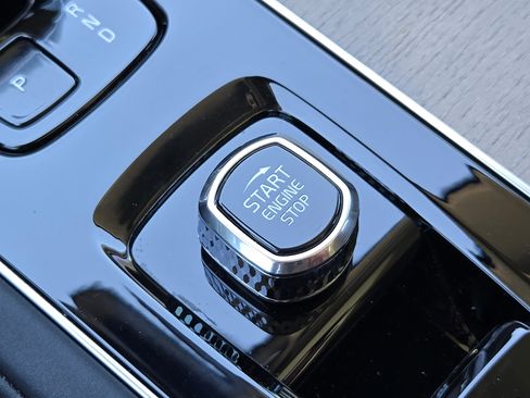 Used 2025 Volvo XC90 B6 Core w/ Protection Package image 44