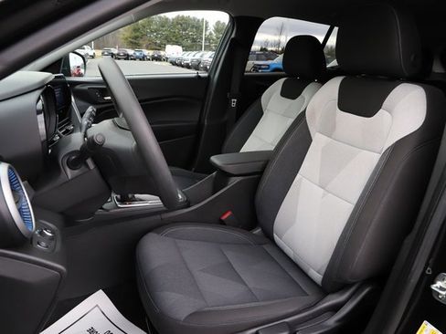 Used 2025 Chevrolet Trax LS image 11