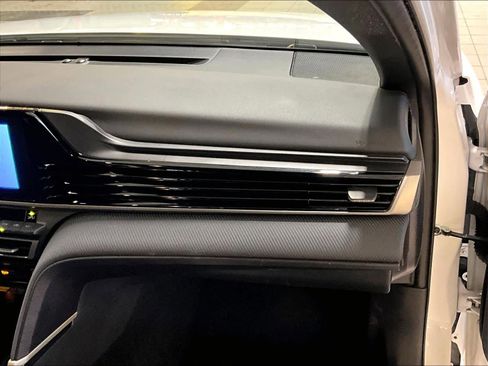 Used 2025 Toyota Camry SE image 13