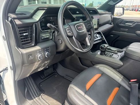 Used 2025 GMC Sierra 1500 AT4 w/ AT4 Premium Package AWD/4WD image 17