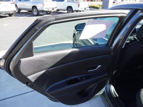 Used 2025 Hyundai Elantra SEL image 20