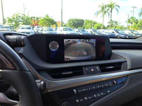 Used 2019 Lexus ES 350 w/ Premium Package image 17