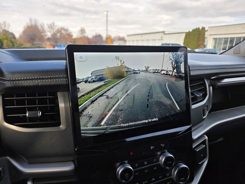 Used 2023 Ford Expedition Max XLT image 18