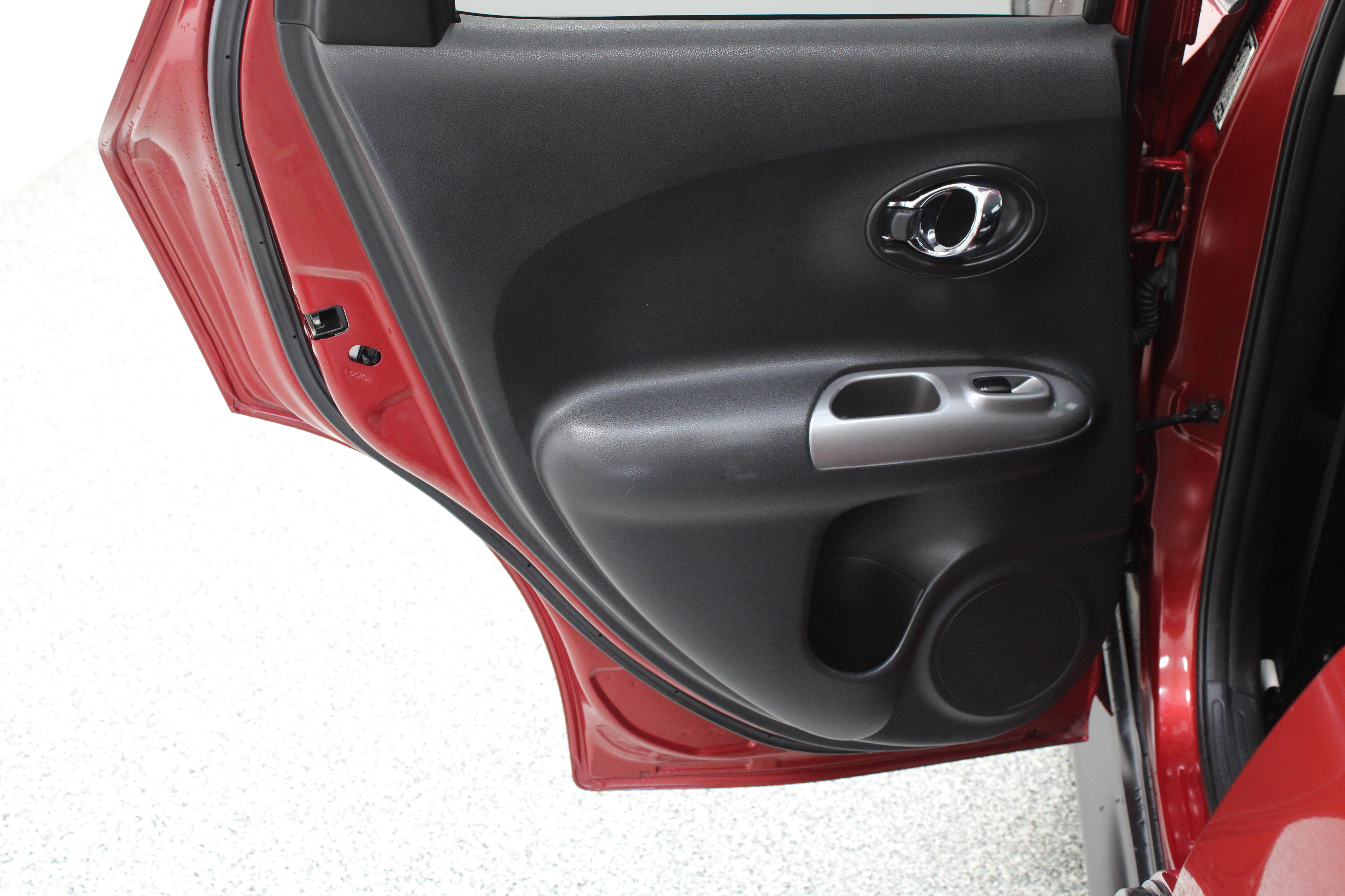 Used 2016 Nissan Juke SL FWD image 28