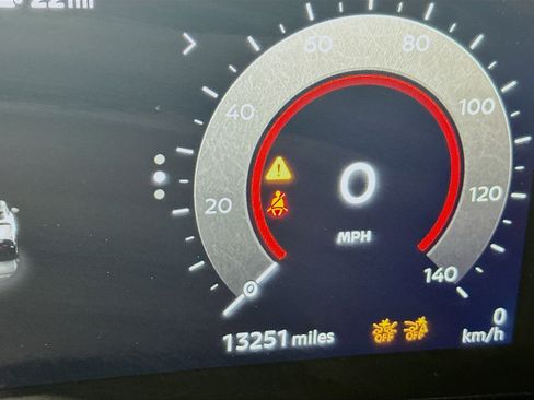 Used 2023 Nissan Ariya FWD image 19