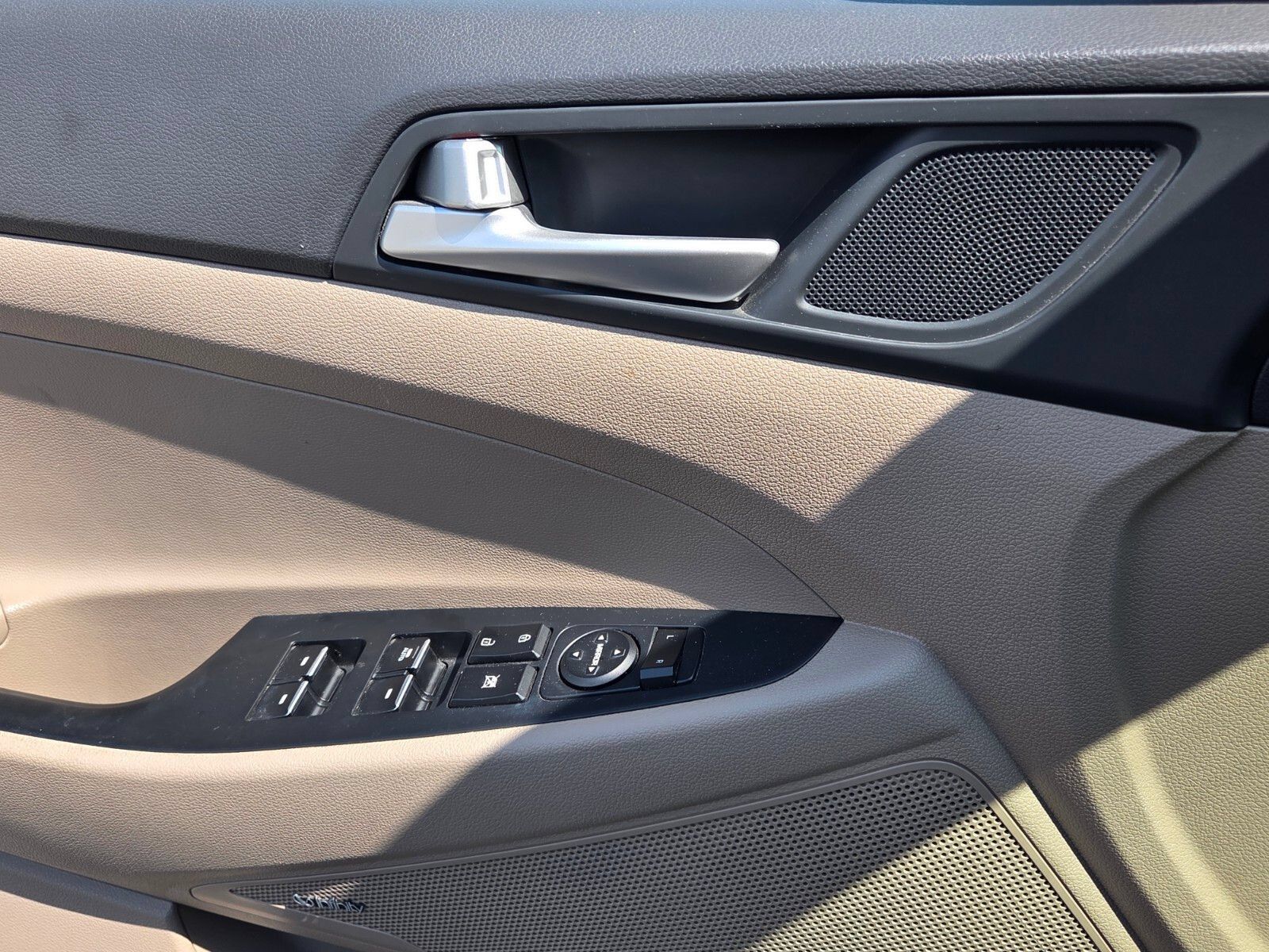 Used 2020 Hyundai Tucson Limited w/ Cargo Package FWD image 28