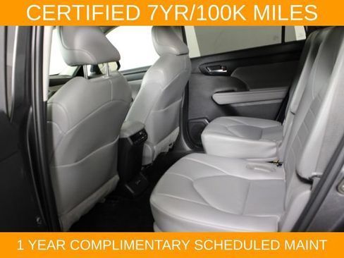 Used 2023 Toyota Highlander XLE FWD image 12
