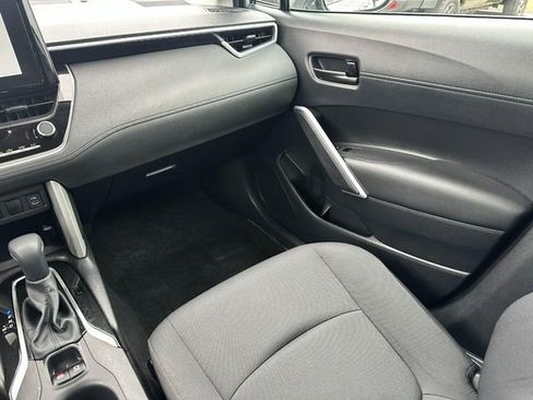 Used 2025 Toyota Corolla Cross LE image 15